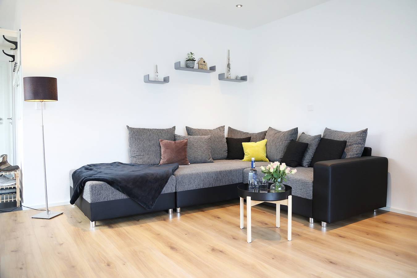 Ganze Wohnung, Ferienwohnung 'Burgblick' mit privater Terrasse, privatem Garten und Wlan in Harburg (Schwaben), Bayerisch Schwaben