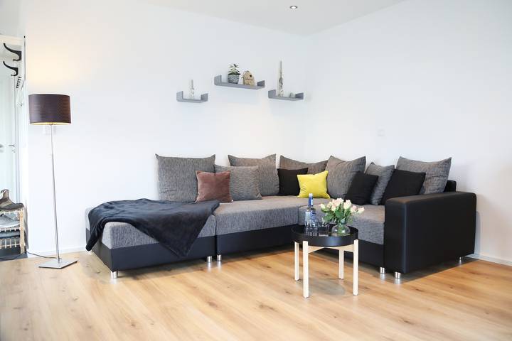 Ganze Wohnung, Ferienwohnung 'Burgblick' mit privater Terrasse, privatem Garten und WLAN in Harburg (Schwaben), Schwäbische Alb Radweg Etappe 1 Region