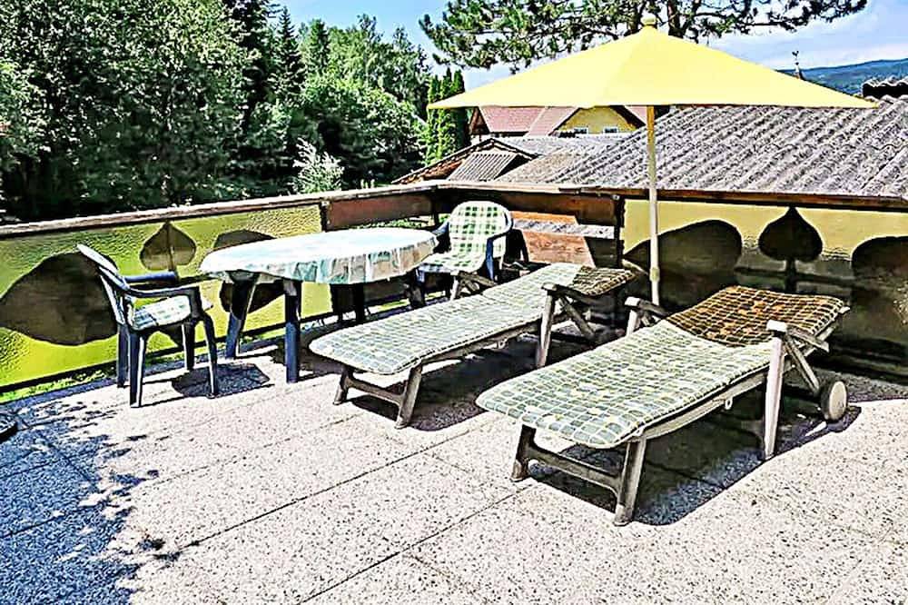 Ferienhaus am Waldrand mit  2 Minuten entferntem Privatbad beim Wörthersee in Velden am Wörther See, Klagenfurt-Villach