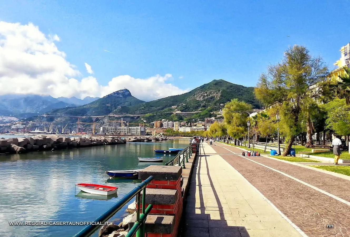 Ganze Wohnung, Apartment 'Essenza' mit Balkon, Wlan und Klimaanlage in Spiaggia Santa Teresa, Salerno