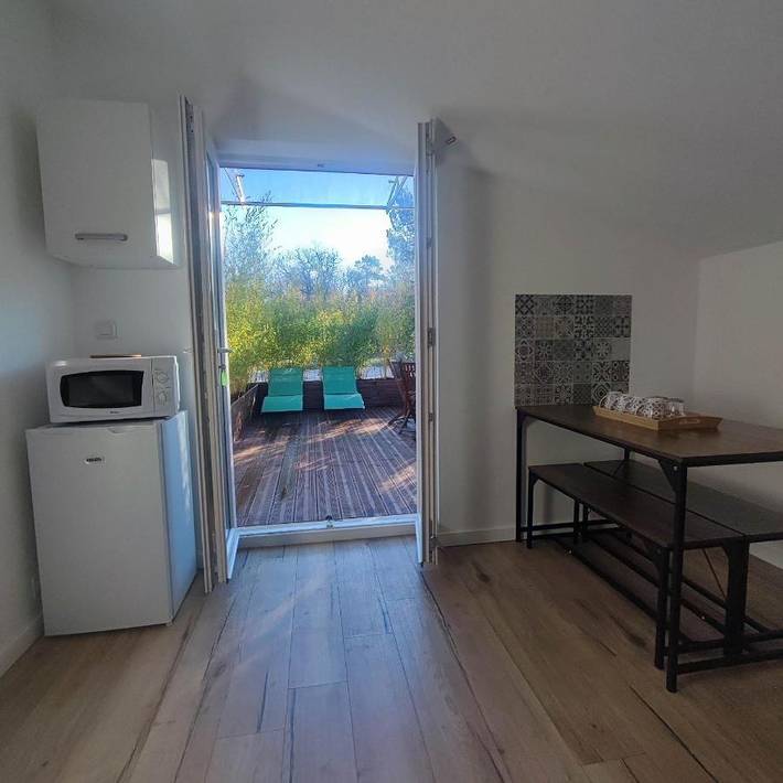 Location de vacances pour 2 personnes, avec jardin et vue ainsi que terrasse et piscine à Rians - 3