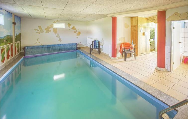 Ferienhaus für 10 Personen, mit Whirlpool und Terrasse sowie Sauna und Pool in Mecklenburgische Seenplatte - 3