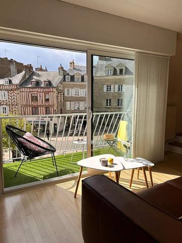 Gîte pour 7 personnes, avec balcon et vue dans Marche Sur La Place Des Lices Vannes