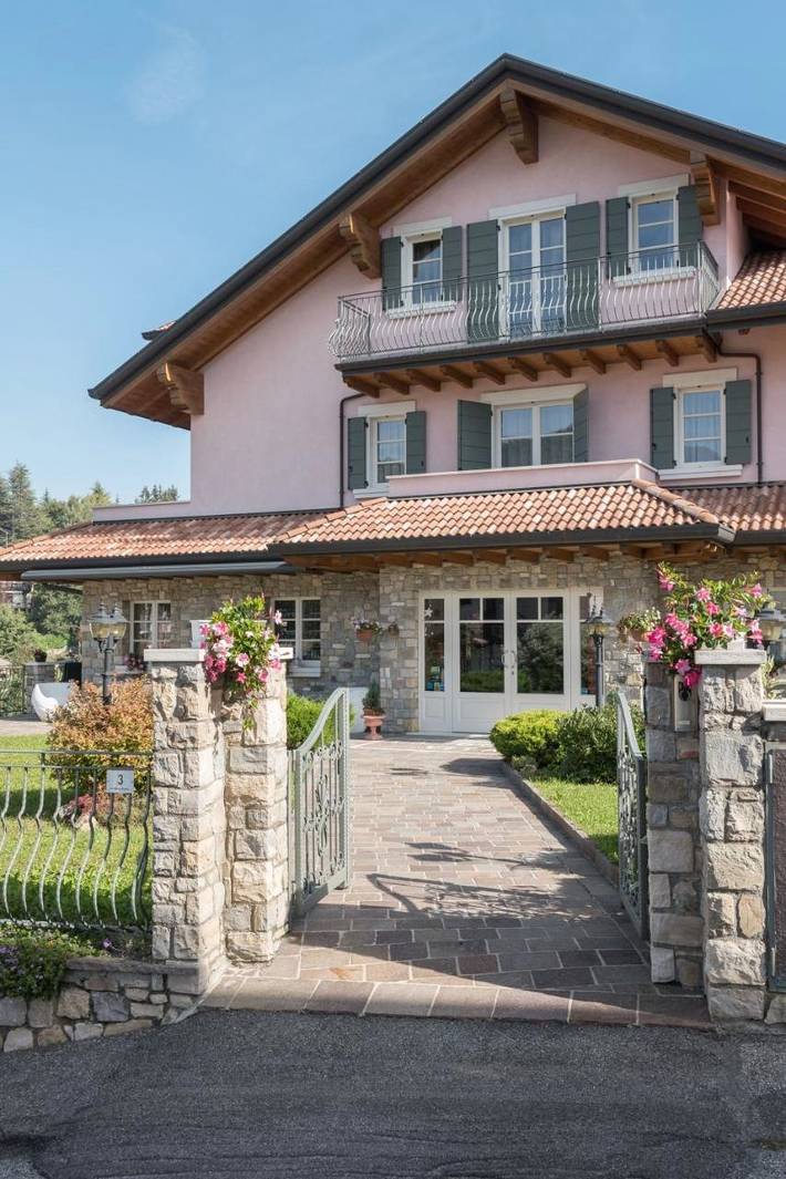 Appartamento per 2 persone, con Balcone e Idromassaggio nonché Terrazza e Giardino a Selvino