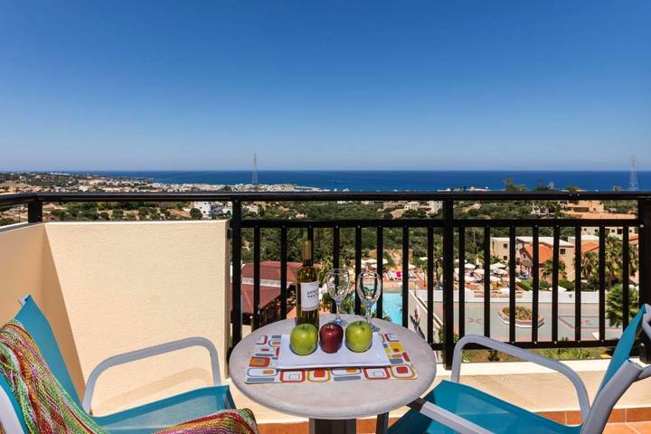 Location de vacances pour 3 personnes, avec terrasse ainsi que jardin et jacuzzi à Chersónissos - 3