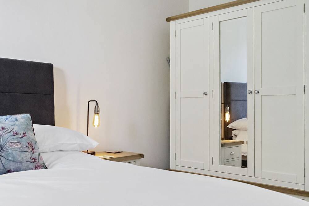 Bolton Plaice, a beautifully renovated two-bedroom holiday apartment in Brixham in Brixham, Torbay