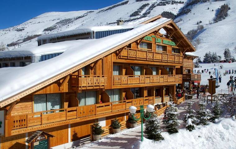 Hôtel pour 4 personnes, avec sauna ainsi que terrasse et jacuzzi, animaux acceptés