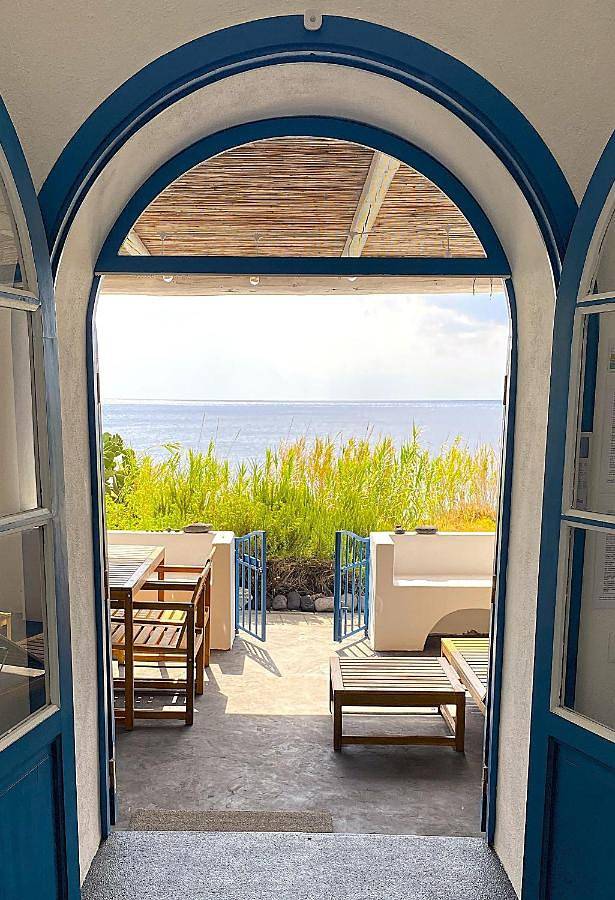 Ferienwohnung für 4 Personen, mit Balkon und Terrasse sowie Garten und Ausblick auf Stromboli