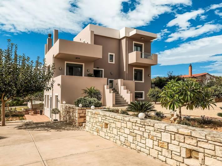 Villa for 11 people, with balcony and pool - 1