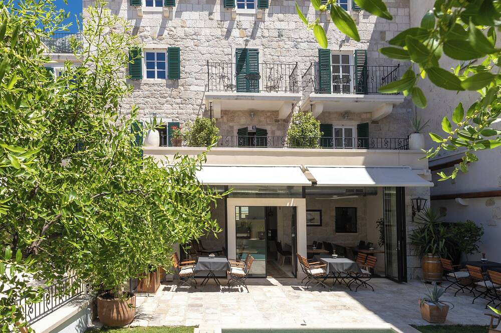 Casa Columba - 4 Star Design Boutique Hotel - James Cook Luxury Room in Makarska, Makarska Riviera