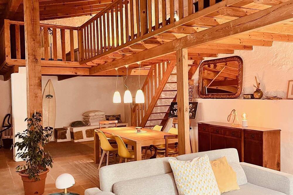 Charmantes Weinlager-Loft mit Terrasse, Pizzaofen & Kamin – 15 Min. zum Strand in Reguengo Grande, Lissabon Distrikt