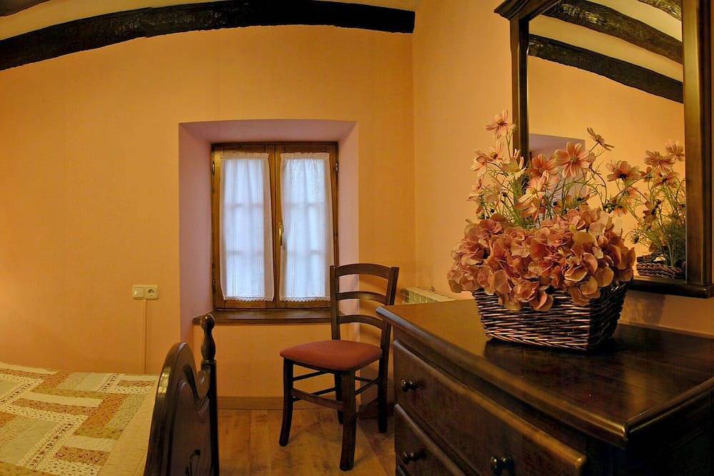 Toki-Ona und Navarlaz Häuser für 35 Personen in Luzaide, Navarra Provinz