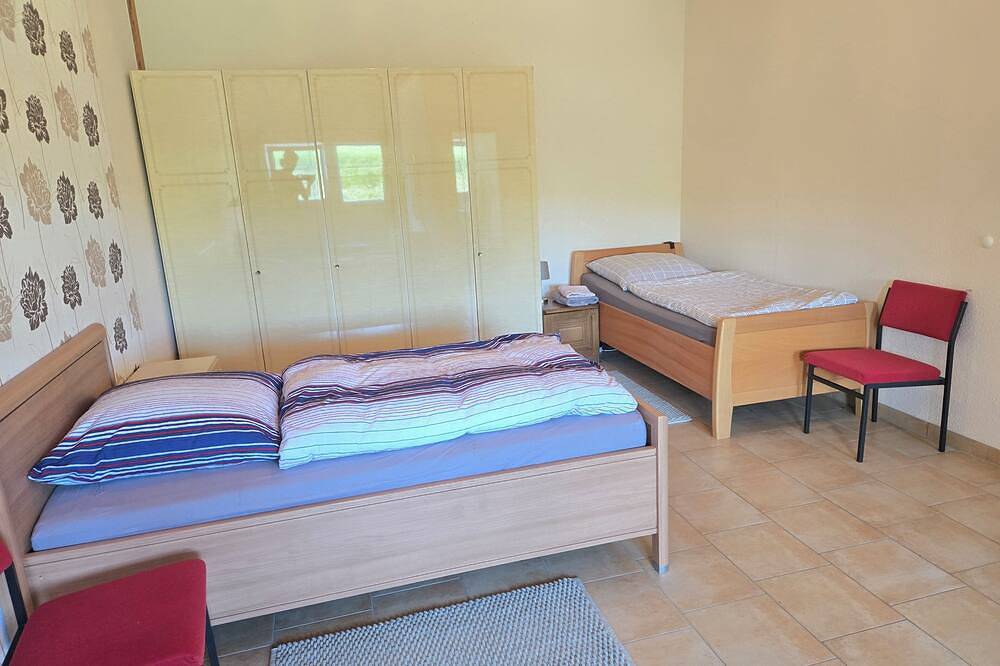 Apartamento entero, Quiet vacation apartment for 2 persons or more with fully equipped kitchen + washing machine in Ilshofen, Hohenlohe