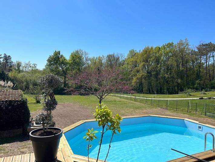 Location de vacances pour 6 personnes, avec sauna ainsi que jardin et piscine à Monfaucon