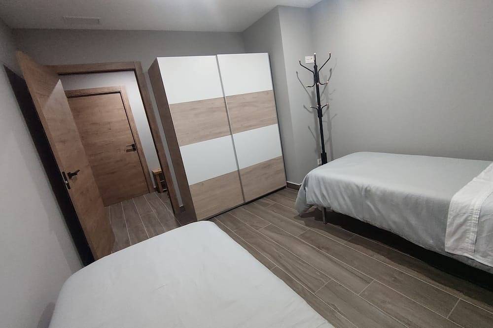 Entire apartment, Casa Orensanz en Hecho in Hecho, Valle de Hecho