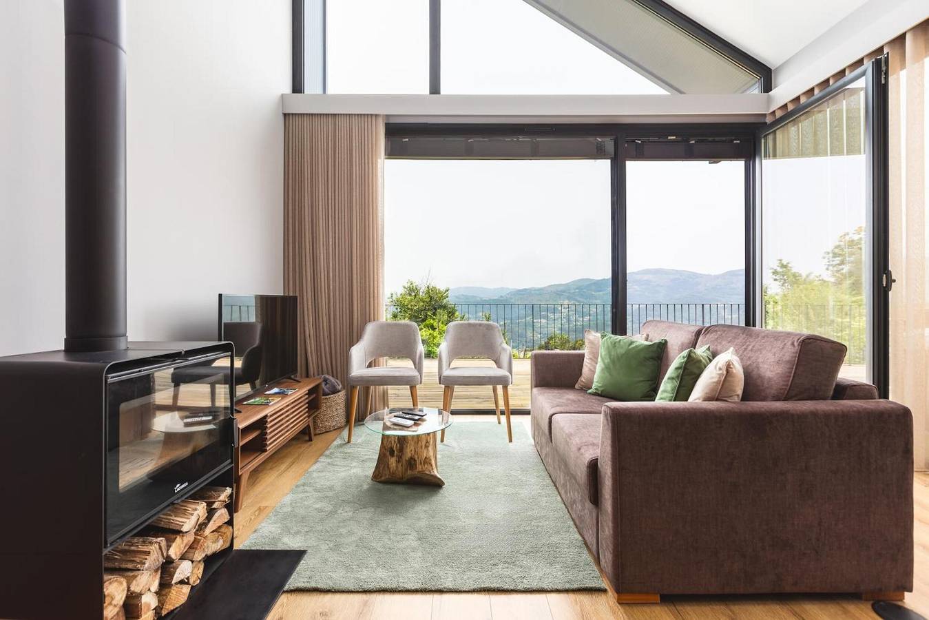 Chalé 'Casas Bouro 1 Das Hortências' com Vista Montanha e Jacuzzi Privado in Terras de Bouro, Distrito de Braga