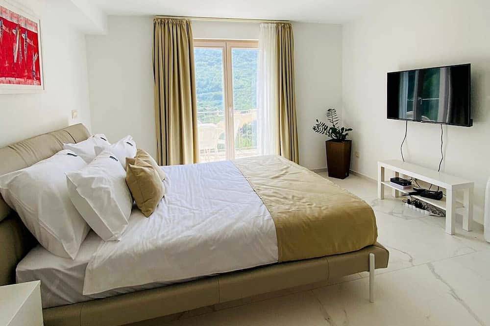 Uphill 2 Bdr Ap With Sea View in Budva, Opština Budva