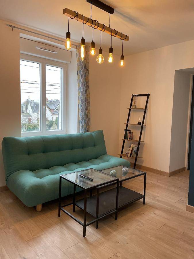 Appartement entier, Three-Bedroom Apartment in Noyen-sur-Sarthe, Sarthe
