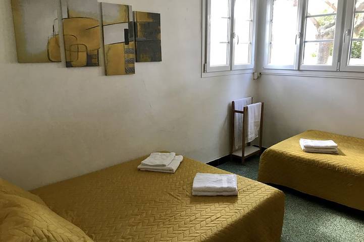 Gîte pour 9 personnes, avec terrasse et jardin, animaux acceptés dans Plage Du Petit Travers Carnon Plage - 3