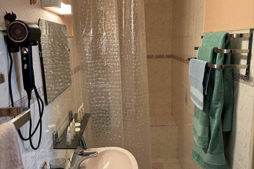 Entire apartment, Air-conditioned City Center Apartment in Mirepoix, Ariège