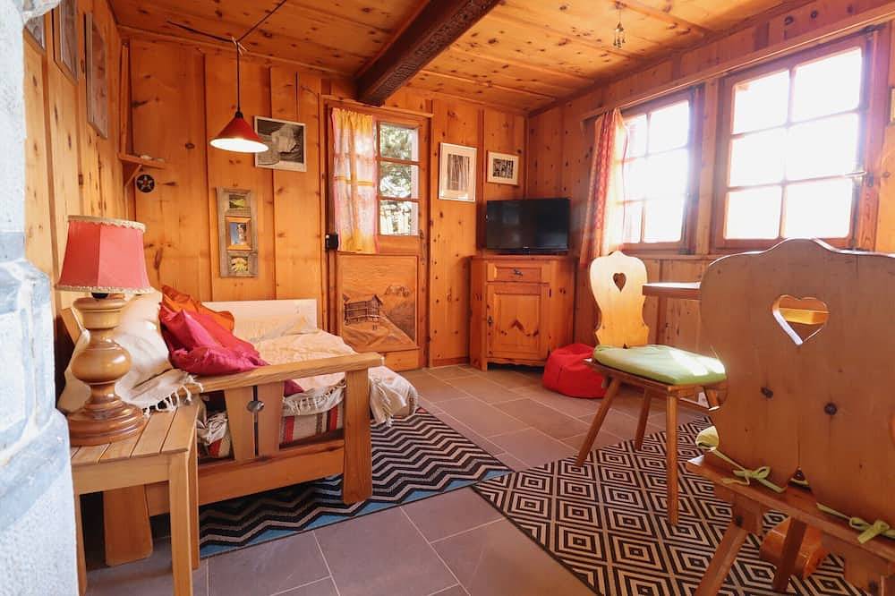 Außenbereich: Ferienhaus für 6 Personen, Balkon und Terrasse mit Gartenmöbeln -Innenbereich: 80 m2, in Saint Luc, Anniviers