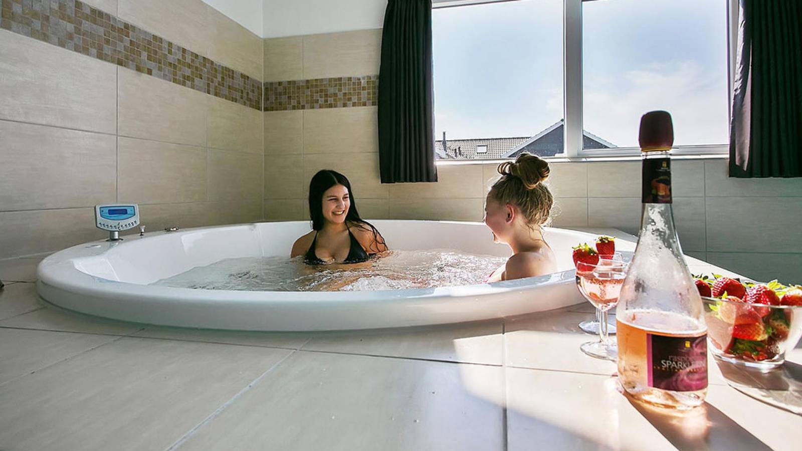 Large pool house No. 315 near beach on Funen. Rent it here. in Skåstrup Strand, Little Belt