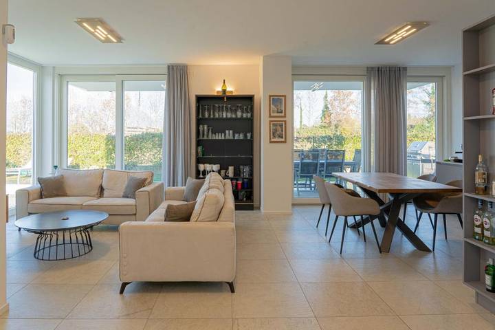 Villa per 6 persone, con piscina e giardino nonché panorama in Manerba del Garda