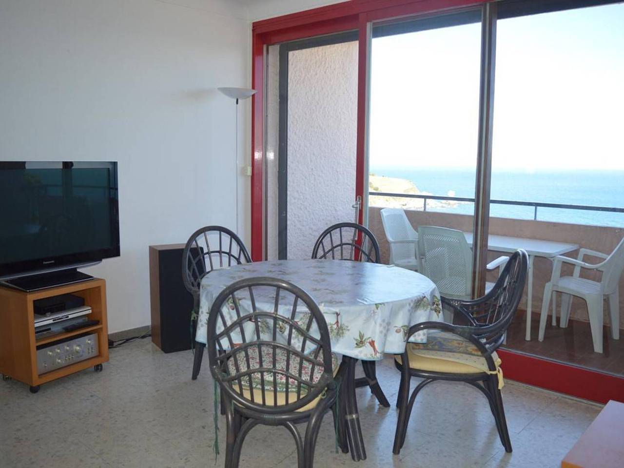 Apartamento entero, Luminoso apartamento de 2 habitaciones con vista al mar, parking y Wifi en Banyuls-sur-Mer in La Côte Vermeille, Banyuls-sur-Mer