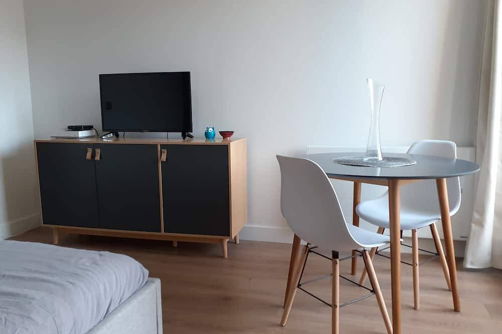 Appartement entier, Nice Studio - Eiffel Tower View in Vanves, Hauts-de-Seine