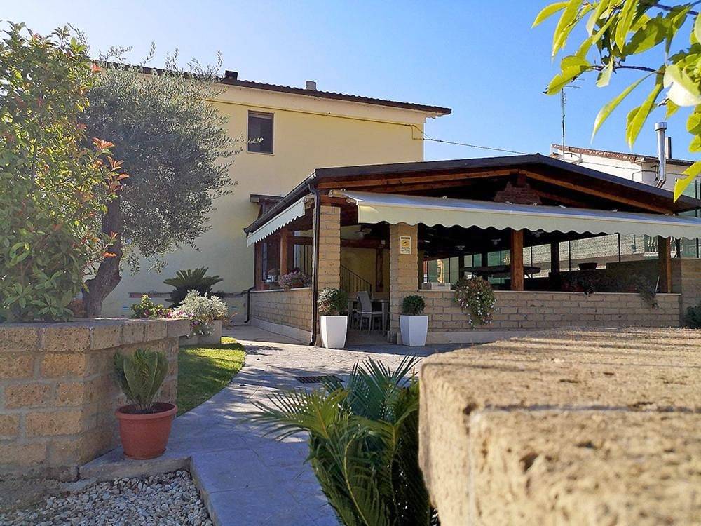 Large Double Room in Offida, Ascoli Piceno Provinz