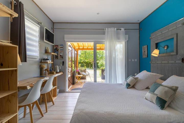 Location de vacances pour 2 personnes, avec terrasse et piscine ainsi que jardin et vue à Saint-Cybranet - 4