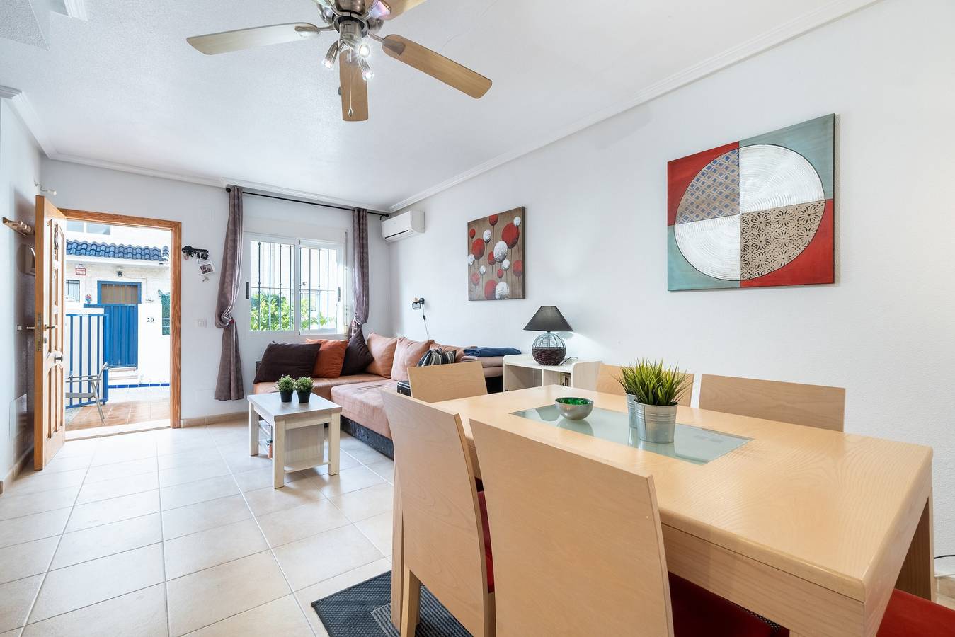 Bungalow en Torrevieja cerca de la playa con piscina compartida y Wi-Fi in Mar Azul Torrevieja, Torrevieja