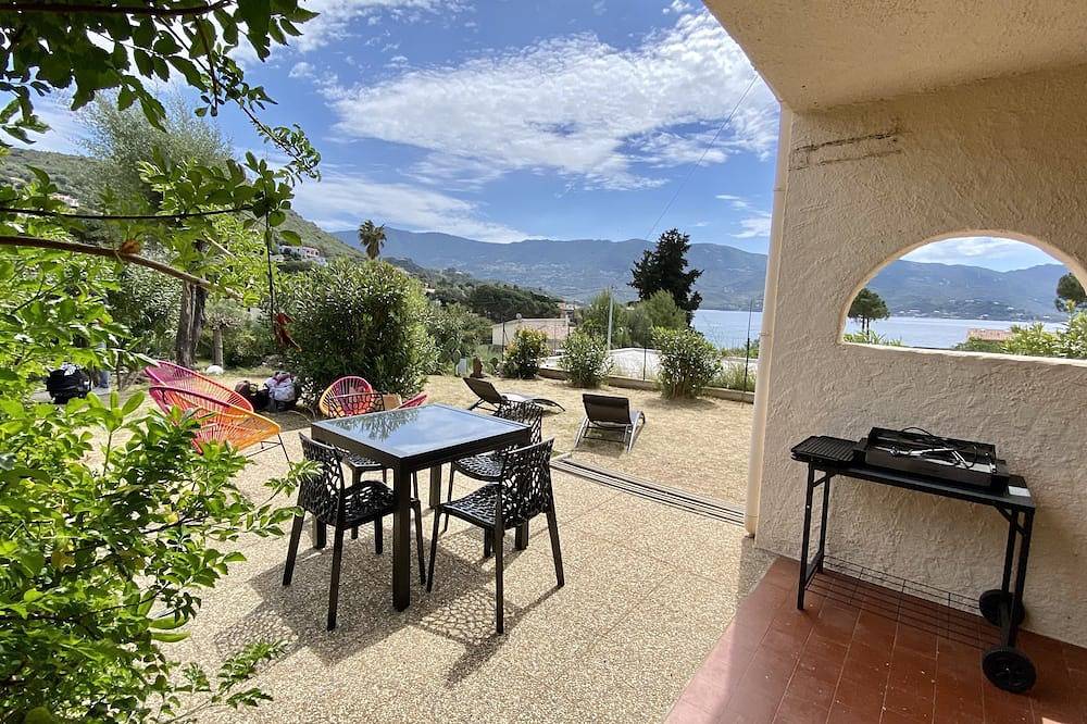 Appartement entier, Appartement les Marines, accès plage à pied. Vue mer. Grande terrasse. in Tiuccia, Casaglione