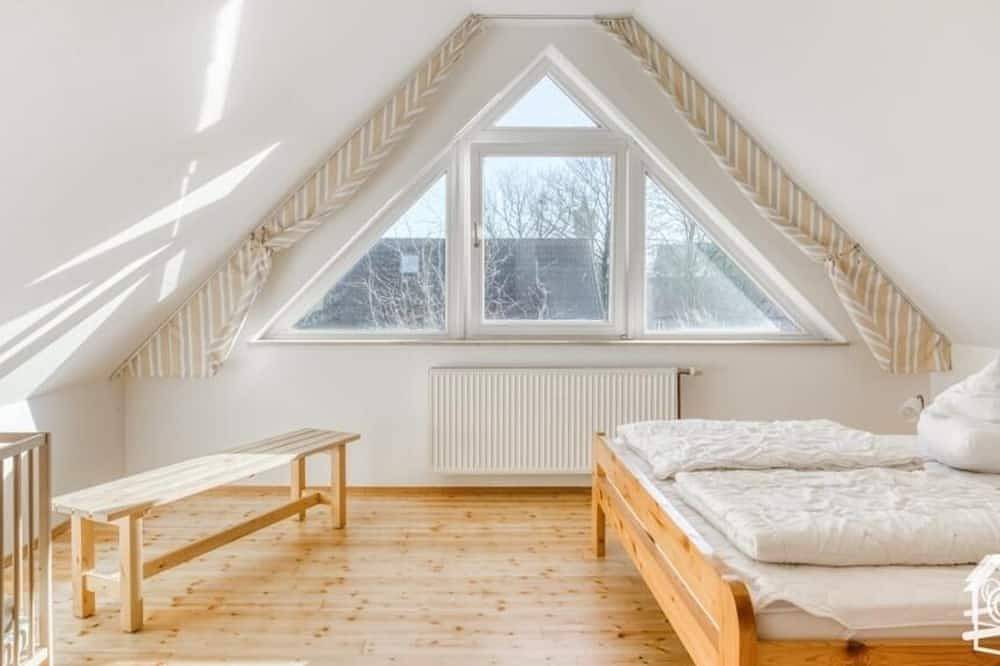 200 m² großes freistehendes Ferienhaus mit Doppelgarage in Eutin, Ostholstein