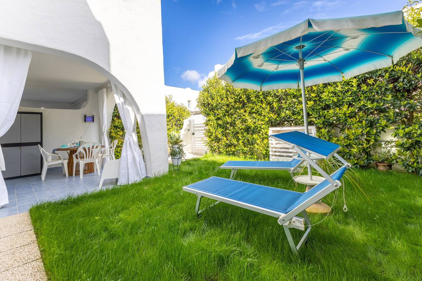 Entire apartment, Apartment 'D R Holiday Home' with Private Garden close to the sea in Santa Maria del Focallo, Ispica