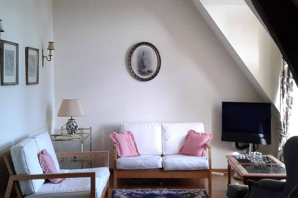 Ganze Wohnung, Schöne Wohnung in renoviertem Chateau in Les Forges, Deux-Sèvres