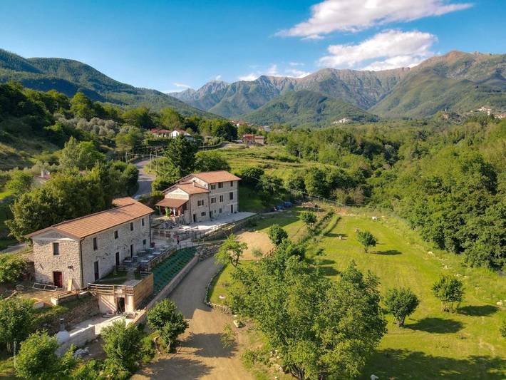 Ferienwohnung für 4 Personen, mit Terrasse und Garten sowie Pool und Ausblick in Bagnone