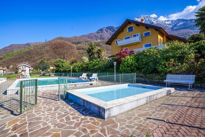 Appartamento vacanze per 4 persone, con piscina e panorama nonché giardino e terrazza - 1