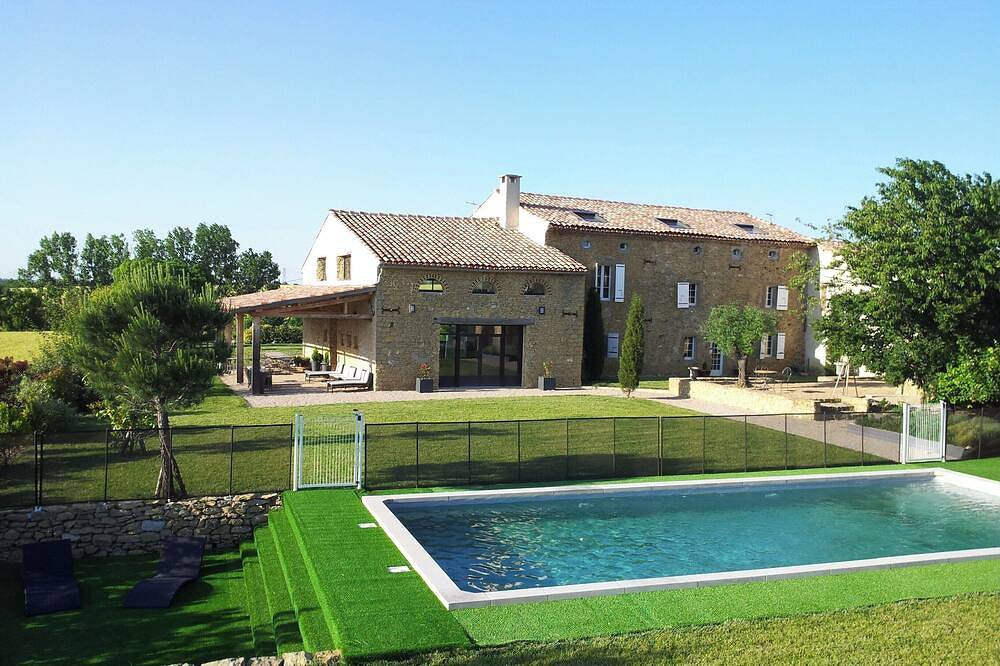 Gite L'espeyronis. Villa en campagne, 22 lits, piscine, jacuzzi, pétanque. in Saint-Félix-Lauragais, Lauragais
