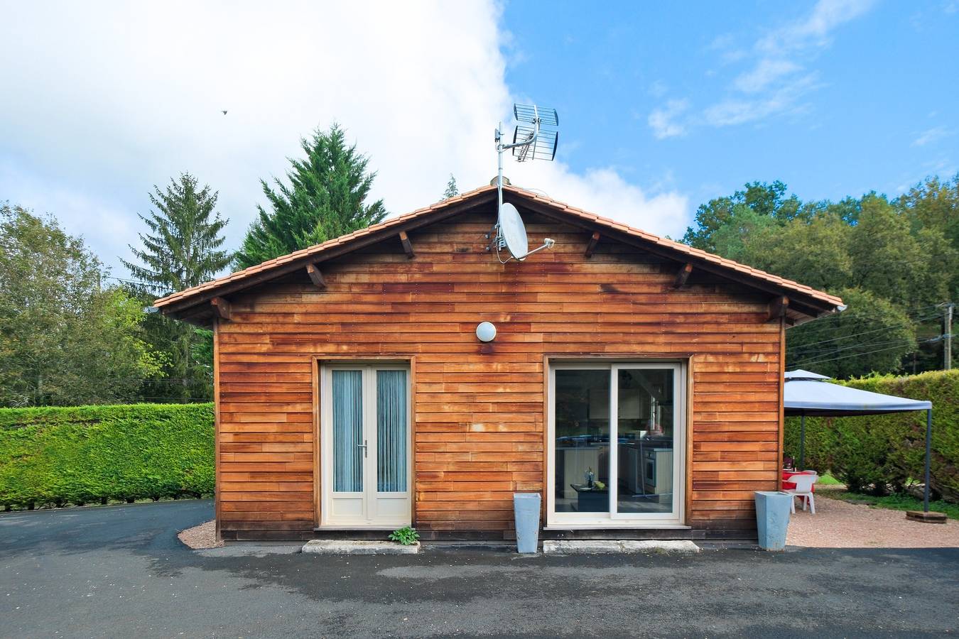 Maison de vacances 'Châlet Avec Piscine Privée' avec piscine privée, Wi-Fi et climatisation in Savignac-les-Églises, Périgord Blanc