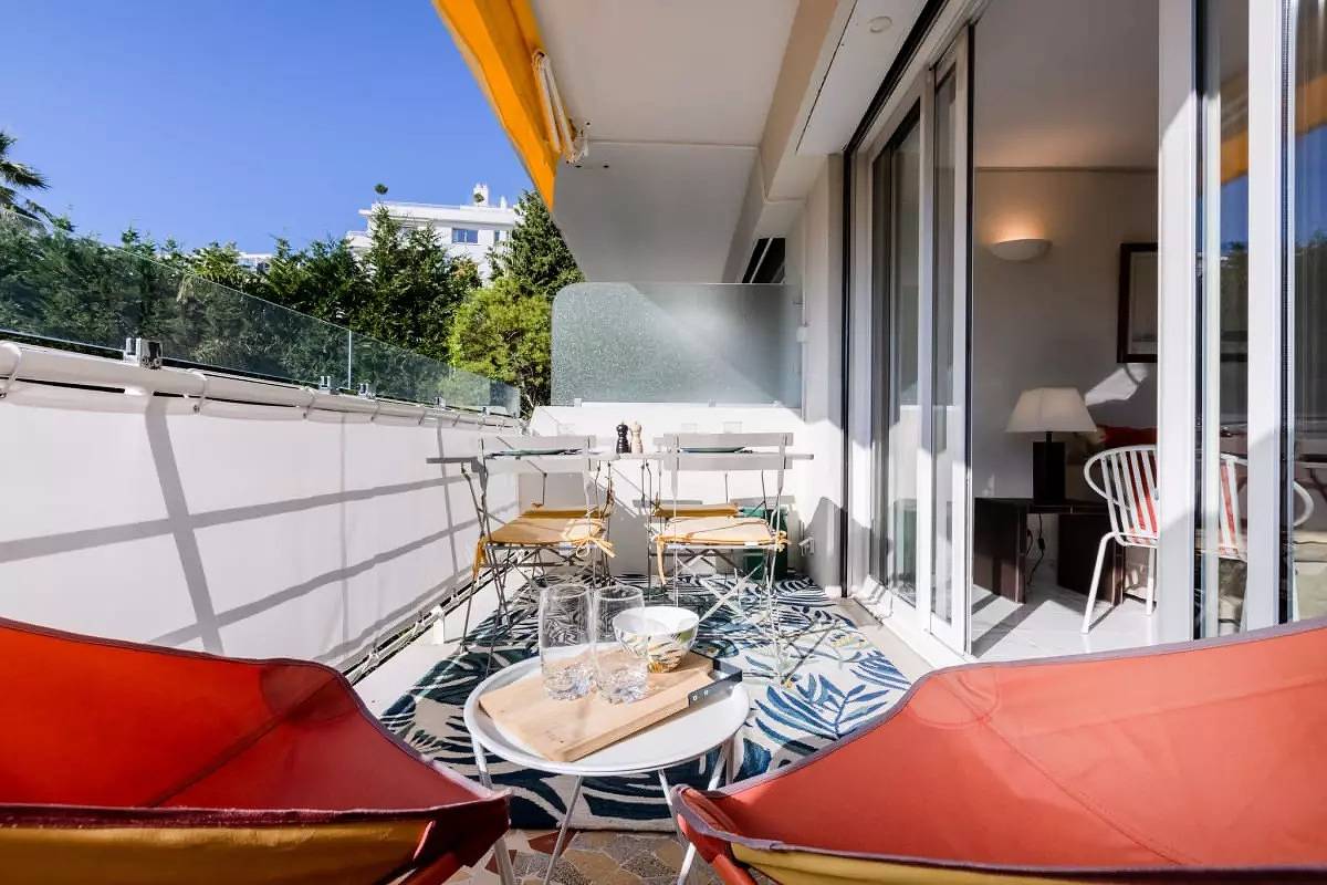 Appartement entier, 2P de style avec terrasse, domaine privé Palm Beach in Cannes, Côte méditerranéenne (France)