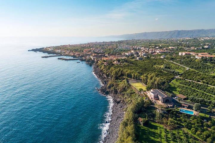 Villa per 16 persone, con giardino e panorama nonché piscina a Acireale