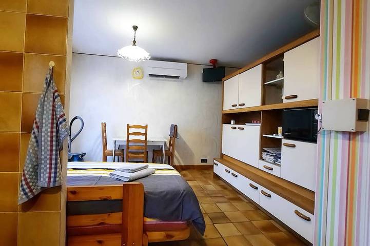 Entire apartment, Studio in the quiet and bright countryside in Sermange, Jura