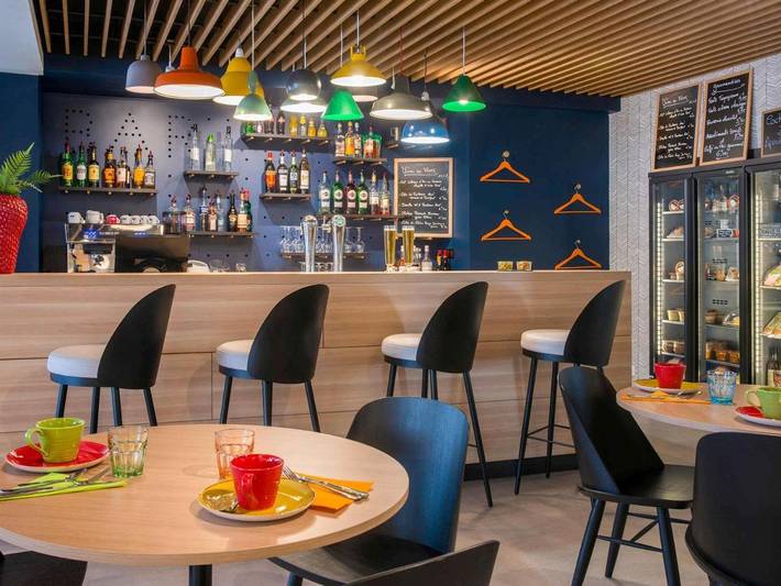 Hôtel pour 2 personnes, avec terrasse et piscine, animaux acceptés dans Aeroport Nice - Cote D Azur - 3