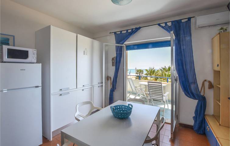 Entire holiday apartment, Sea-View Apartment 100m from Beach in Pozzallo, Ragusa Province