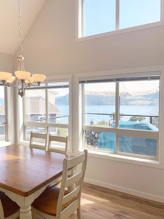 Elegantes Dekor; riesige Terrasse mit herrlichem Blick auf den See! Tolles Familienferienhaus in Regional District of Central Okanagan