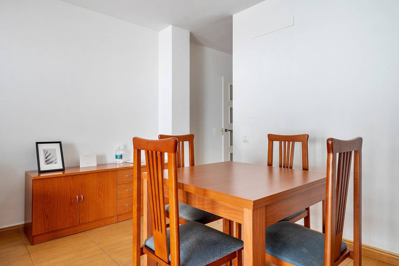 Apartamento entero, Apartamento 'Dorada 1-3' con piscina compartida, terraza privada y Wi-Fi in Calafell, Costa Dorada