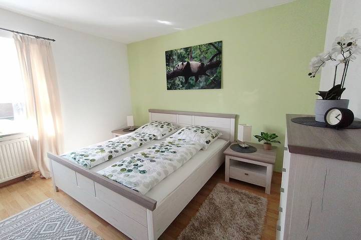 Ganze Wohnung, 80 qm Moderne Wohnung mit Balkon und Garten im Herzen von Tirschenreuth in Tirschenreuth, Ostbayern