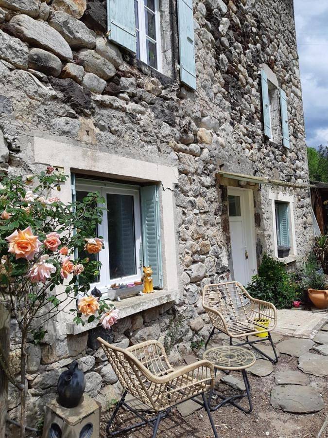 Maison d’hôte pour 4 personnes, avec vue ainsi que jardin et terrasse à Thueyts