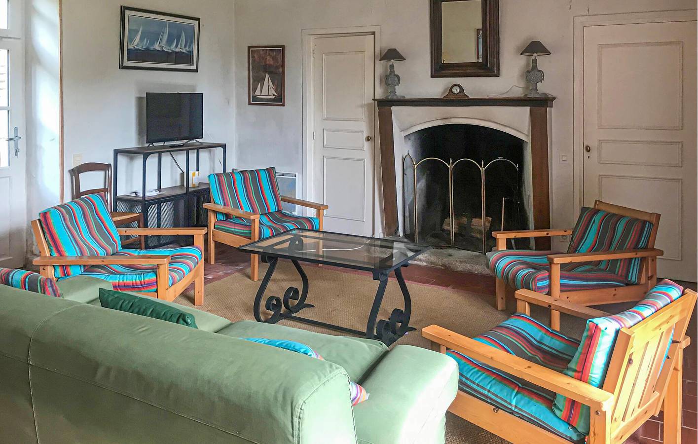 Geräumige Wohnung mit TV, Pool, Parkplatz in La Boissière-des-Landes, Vendée